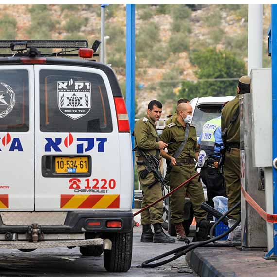 זירת הפיגוע באריאל. צילום ג'מאל עוואד/פלאש90